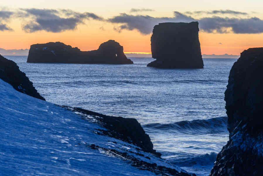 Islandia 126 - reserva natural de Dyrhólaey - acantilados de Dyrhólaey - amanecer.jpg